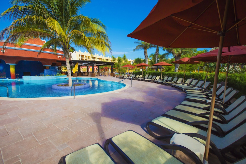 Holiday Inn Club Vacations The Royal Haciendas by IHG - All inclusive — Swimming pool in Playa del Carmen, Quintana Roo