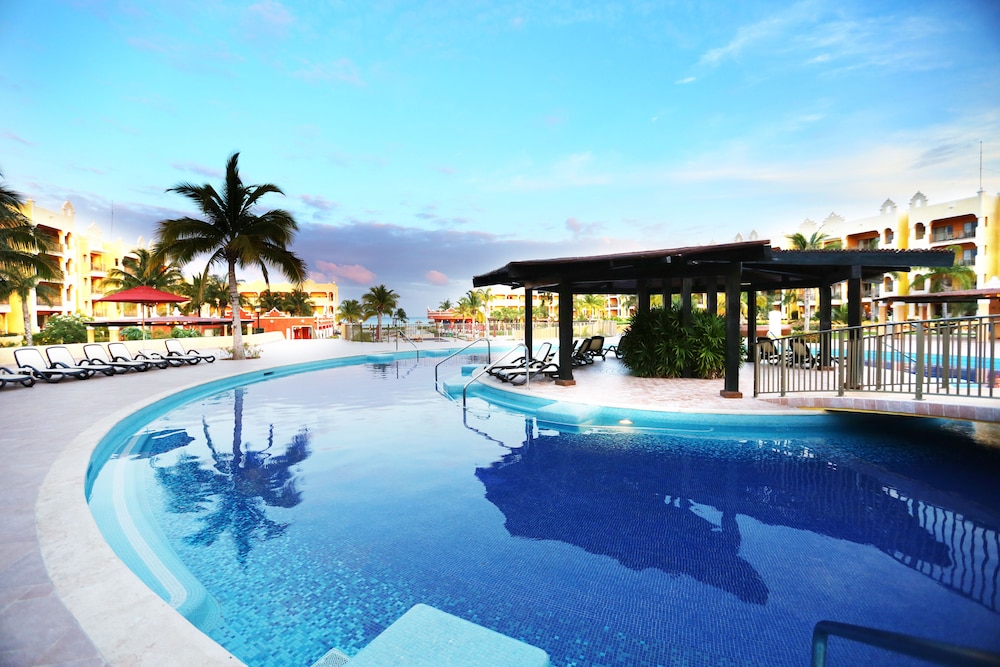 Holiday Inn Club Vacations The Royal Haciendas by IHG - All inclusive — Swimming pool in Playa del Carmen, Quintana Roo