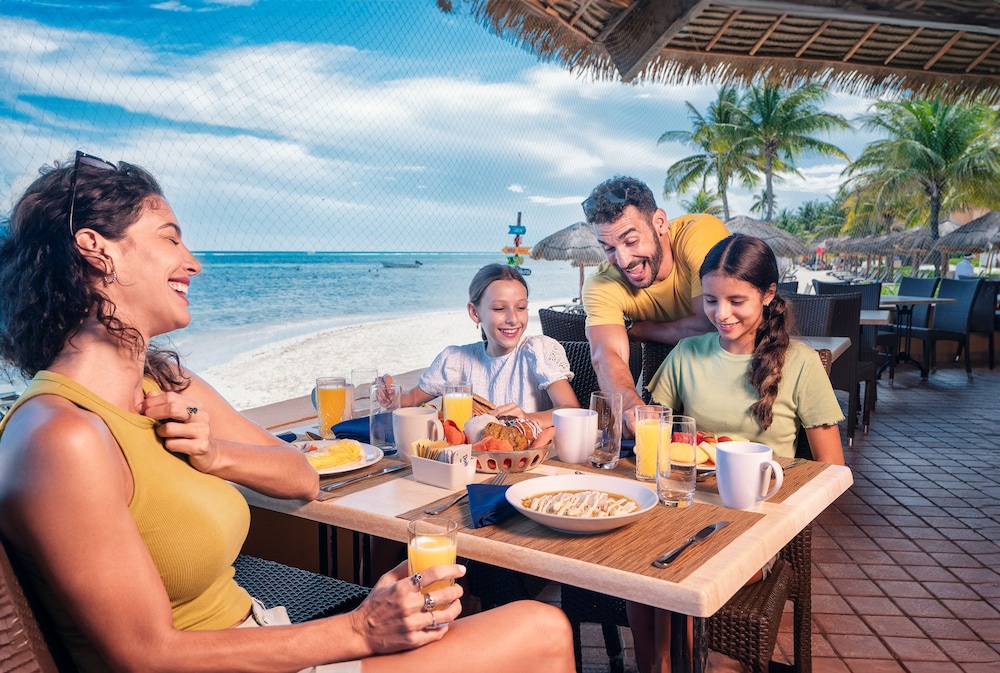 Holiday Inn Club Vacations The Royal Haciendas by IHG - All inclusive — Restaurant & bars in Playa del Carmen, Quintana Roo