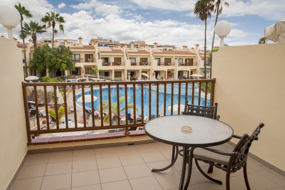 Hilton Vacation Club Royal Sunset Beach Club Tenerife — Swimming pool in Costa Adeje, Canary Islands