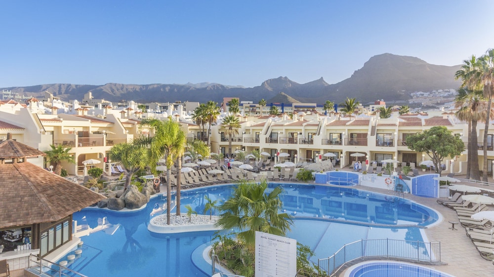 Hilton Vacation Club Royal Sunset Beach Club Tenerife — Swimming pool in Costa Adeje, Canary Islands