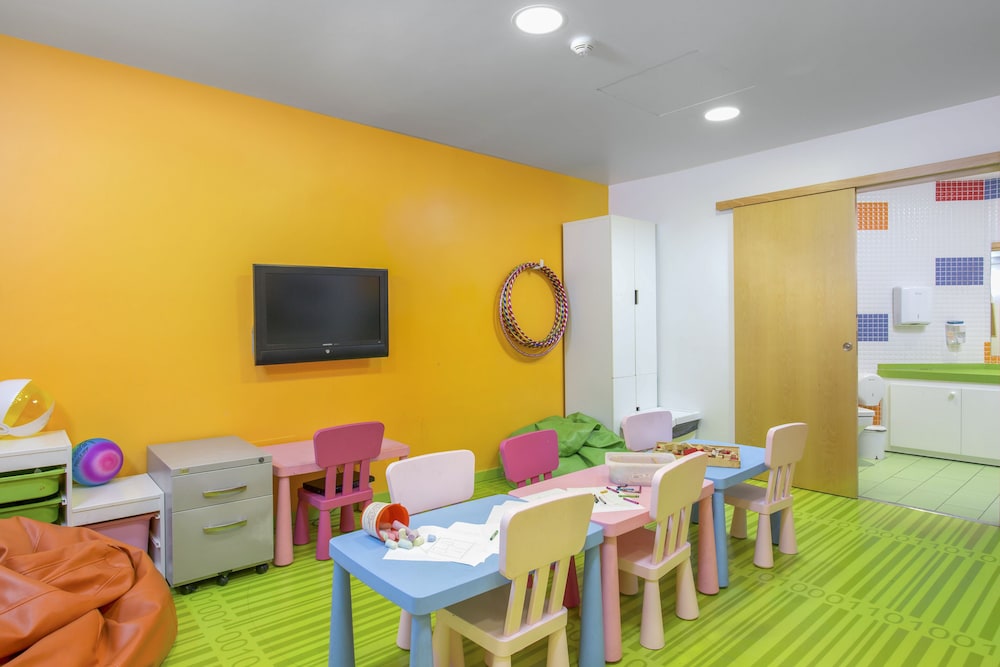 Hilton Vacation Club Royal Sunset Beach Club Tenerife — Attractions for children in Costa Adeje, Canary Islands