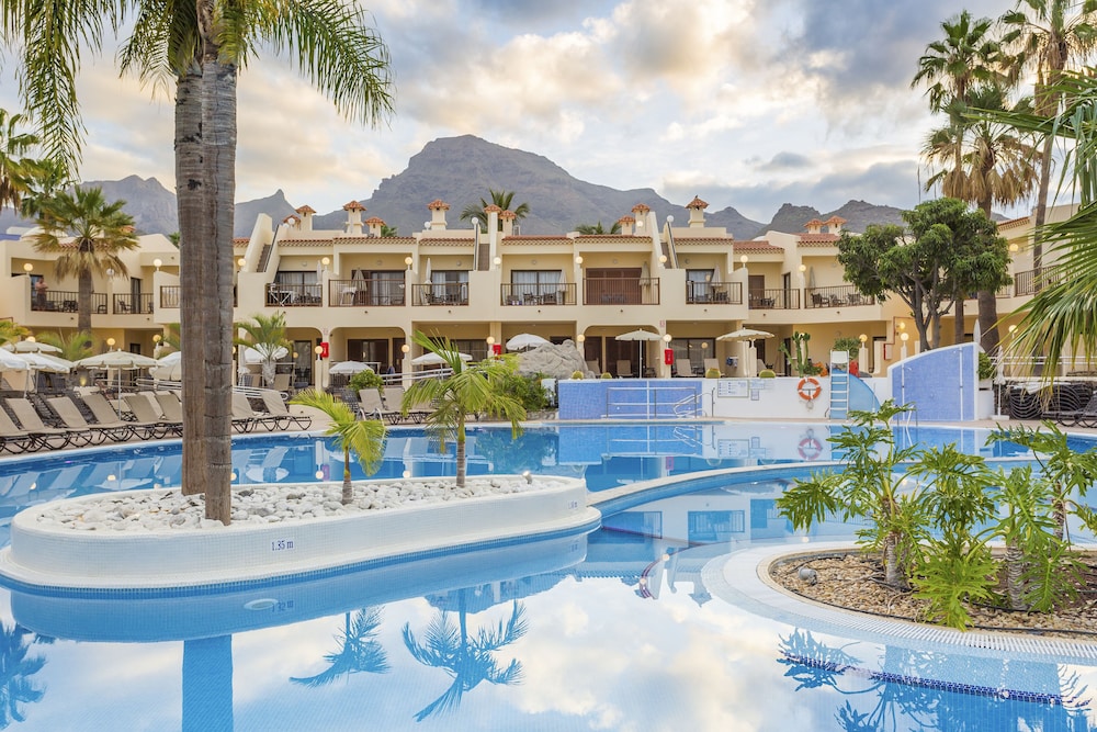 Hilton Vacation Club Royal Sunset Beach Club Tenerife — Swimming pool in Costa Adeje, Canary Islands
