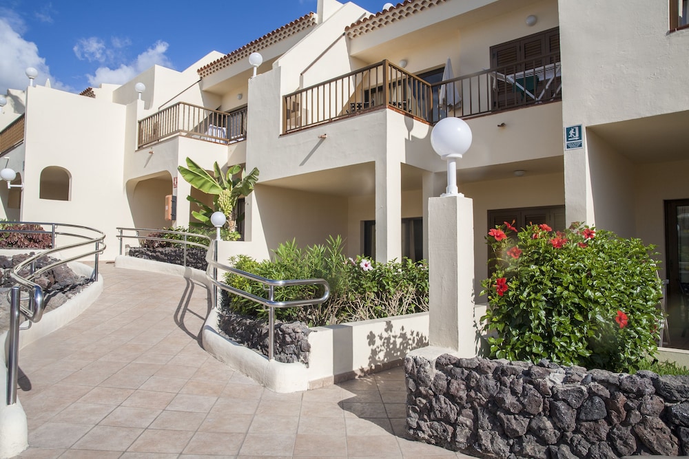 Hilton Vacation Club Royal Sunset Beach Club Tenerife — Hotel building in Costa Adeje, Canary Islands