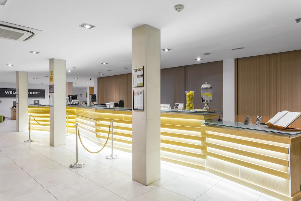 Hilton Vacation Club Royal Sunset Beach Club Tenerife — Hotel building in Costa Adeje, Canary Islands