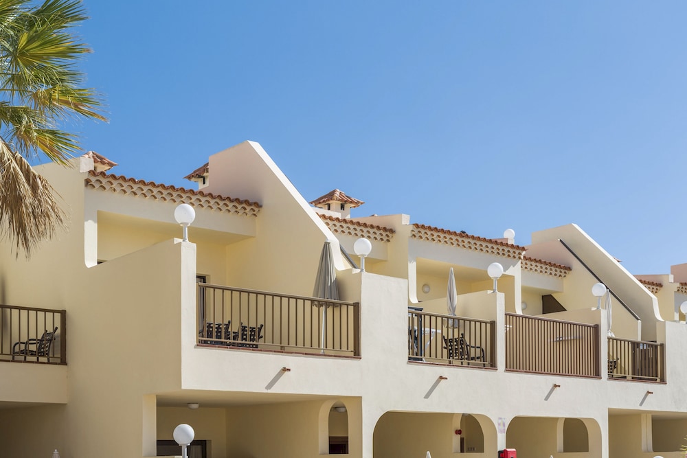 Hilton Vacation Club Royal Sunset Beach Club Tenerife — Hotel building in Costa Adeje, Canary Islands