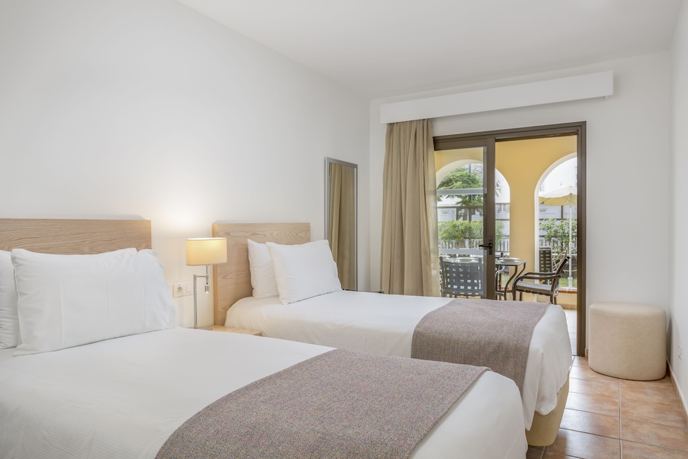 Hilton Vacation Club Royal Sunset Beach Club Tenerife — Hotel rooms in Costa Adeje, Canary Islands