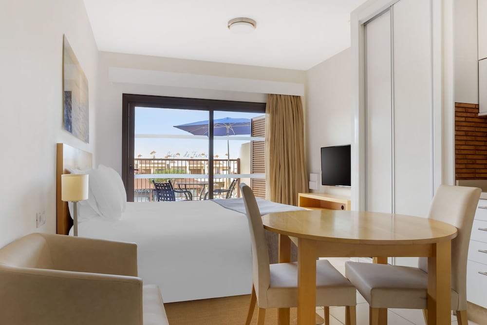 Hilton Vacation Club Royal Sunset Beach Club Tenerife — Hotel rooms in Costa Adeje, Canary Islands