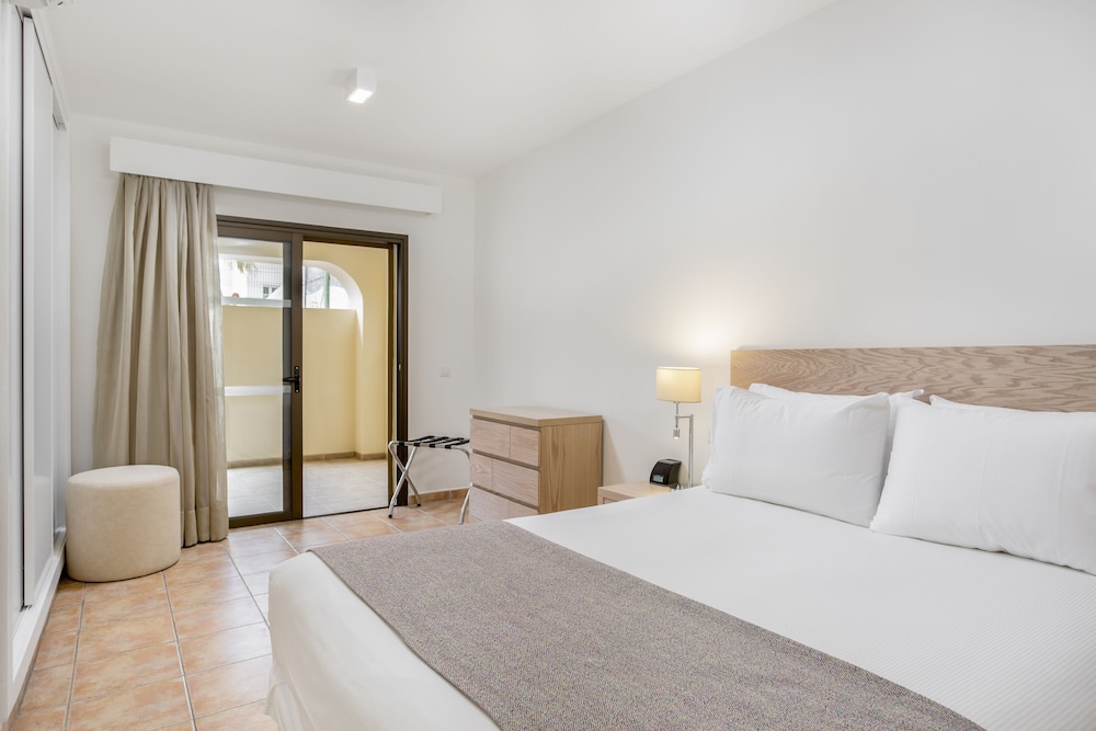 Hilton Vacation Club Royal Sunset Beach Club Tenerife — Hotel rooms in Costa Adeje, Canary Islands