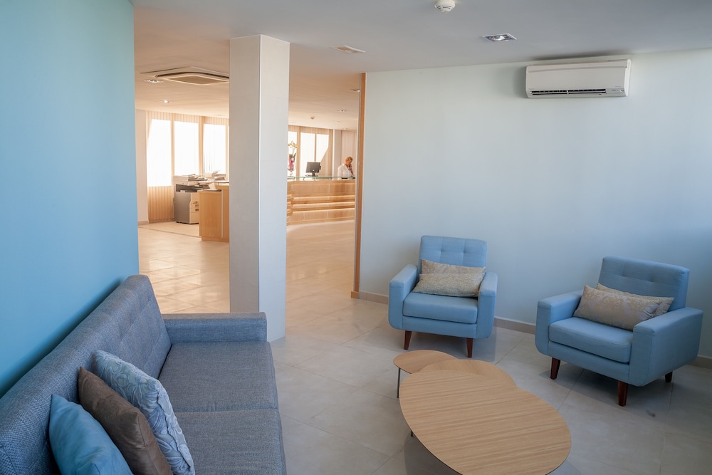 Hilton Vacation Club Royal Sunset Beach Club Tenerife — Hotel building in Costa Adeje, Canary Islands
