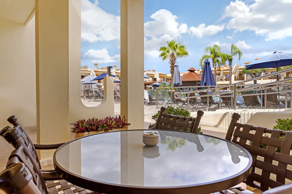 Hilton Vacation Club Royal Sunset Beach Club Tenerife — Swimming pool in Costa Adeje, Canary Islands