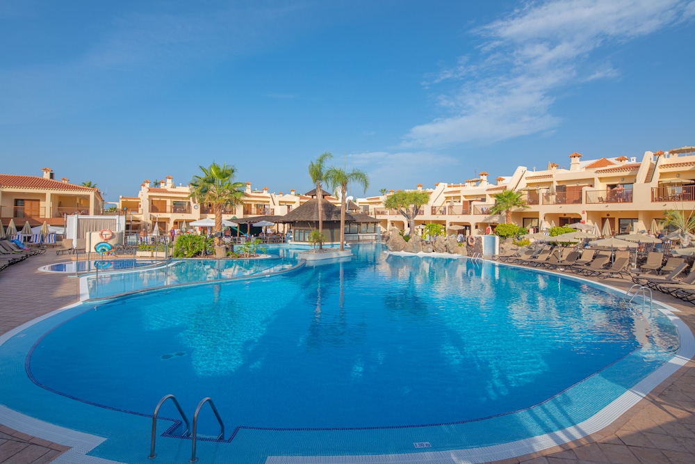 Hilton Vacation Club Royal Sunset Beach Club Tenerife — Swimming pool in Costa Adeje, Canary Islands