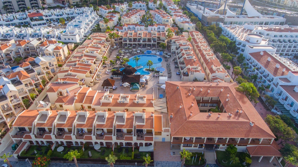 Hilton Vacation Club Royal Sunset Beach Club Tenerife — Hotel building in Costa Adeje, Canary Islands