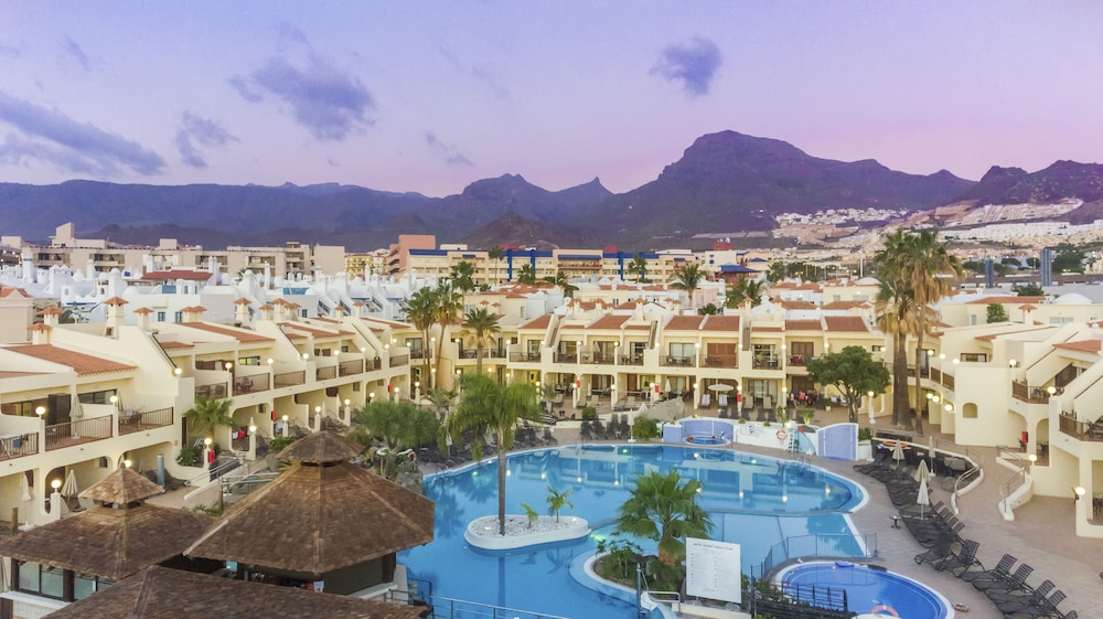 Hilton Vacation Club Royal Sunset Beach Club Tenerife — Swimming pool in Costa Adeje, Canary Islands