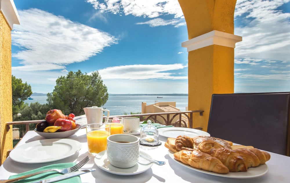 Ona Aucanada Club — Restaurant & bars in Alcudia, Balearic Islands