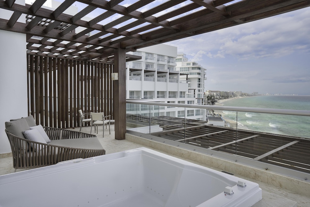 Sun Palace Cancun - Adults Only - All-inclusive — Hotel building in Cancun, Quintana Roo