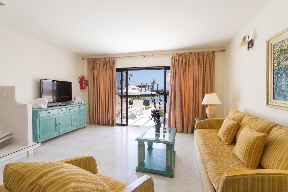 Sands Beach Resort — Hotel rooms in Costa Teguise, Canary Islands