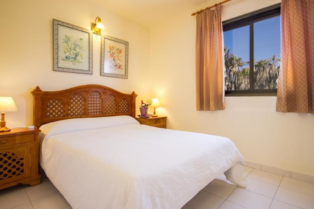 Sands Beach Resort — Hotel rooms in Costa Teguise, Canary Islands