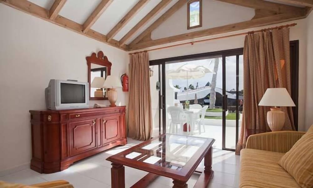 Sands Beach Resort — Hotel rooms in Costa Teguise, Canary Islands
