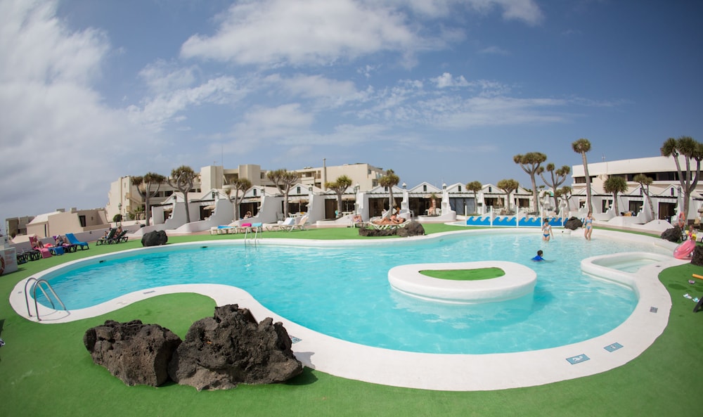 Sands Beach Resort — Swimming pool in Costa Teguise, Canary Islands