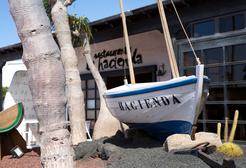Sands Beach Resort — Restaurant & bars in Costa Teguise, Canary Islands