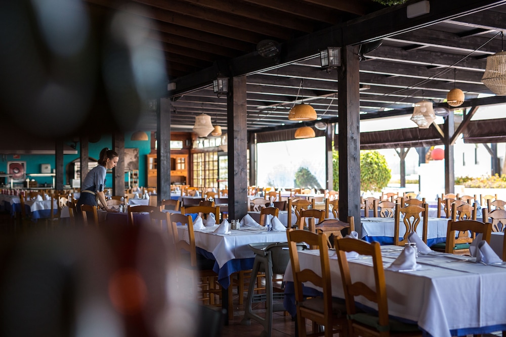 Sands Beach Resort — Restaurant & bars in Costa Teguise, Canary Islands