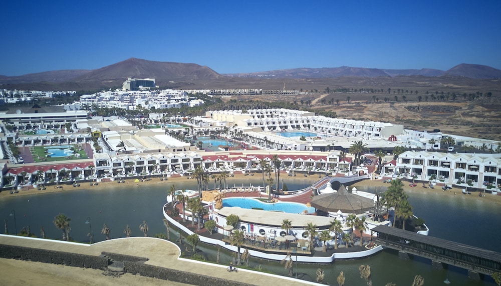 Sands Beach Resort — Main photo in Costa Teguise, Canary Islands