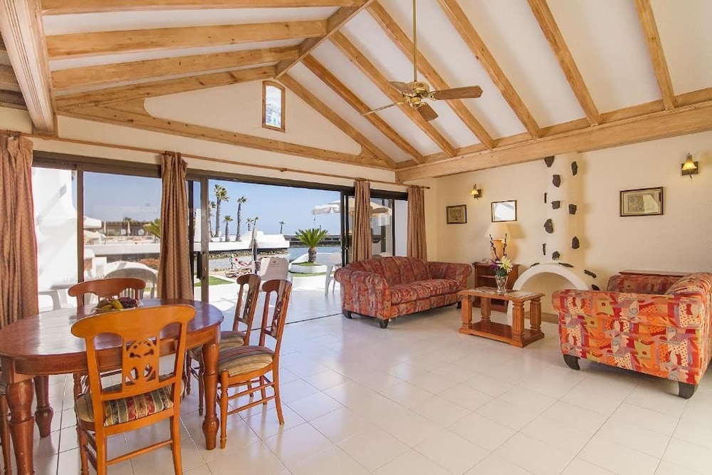 Sands Beach Resort — Hotel rooms in Costa Teguise, Canary Islands