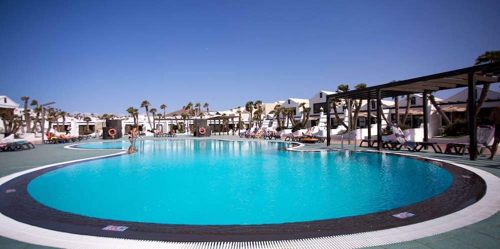 Sands Beach Resort — Swimming pool in Costa Teguise, Canary Islands