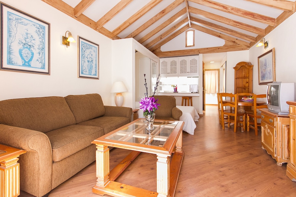 Sands Beach Resort — Hotel rooms in Costa Teguise, Canary Islands