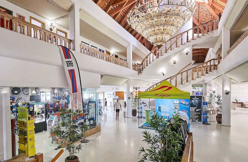 Sands Beach Resort — Hotel building in Costa Teguise, Canary Islands