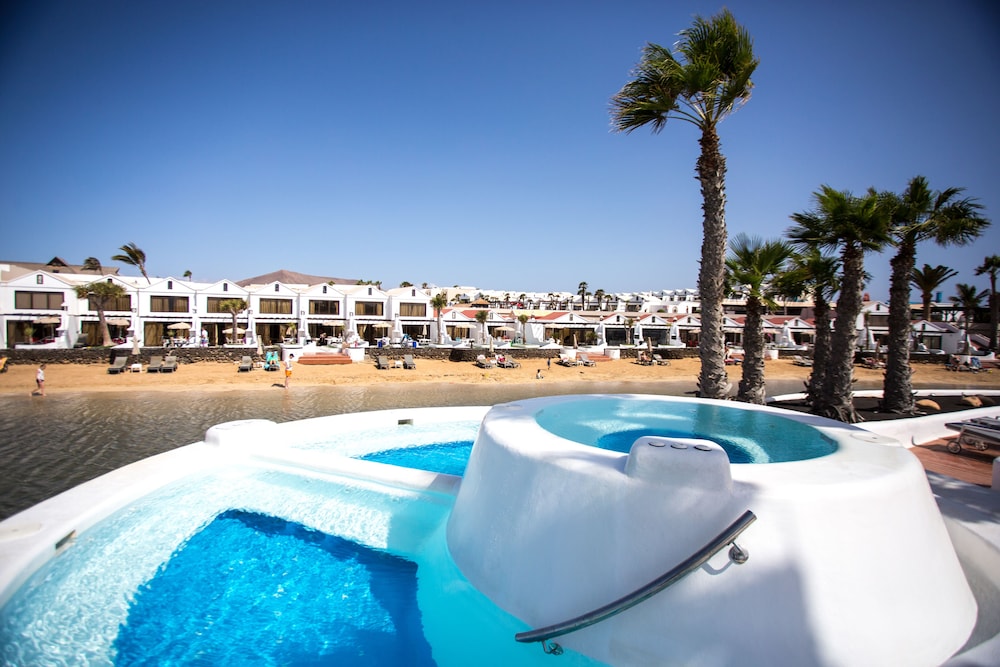 Sands Beach Resort — Swimming pool in Costa Teguise, Canary Islands