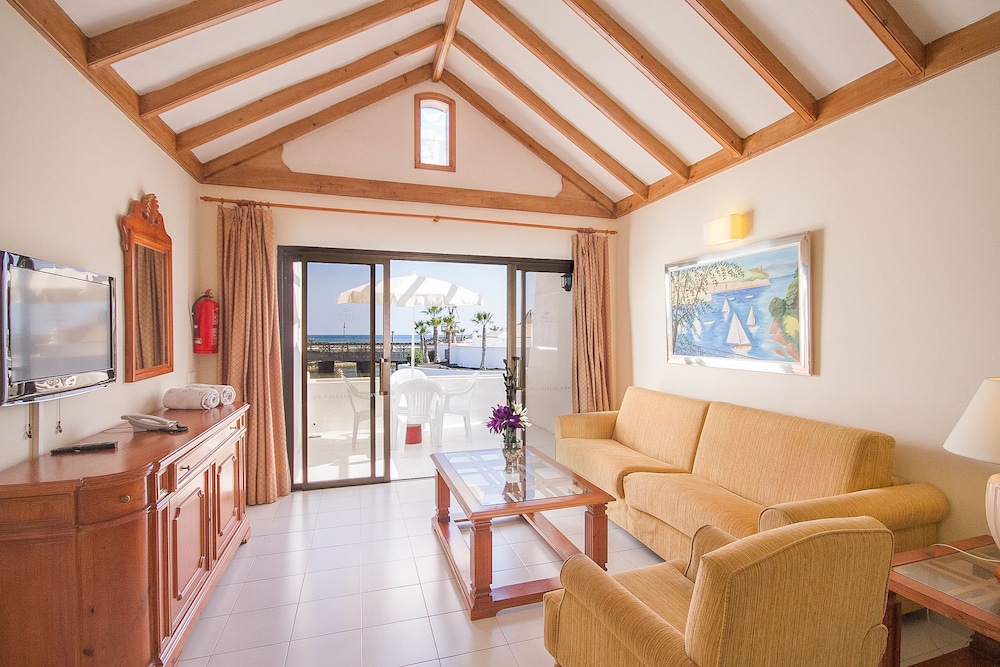 Sands Beach Resort — Hotel rooms in Costa Teguise, Canary Islands