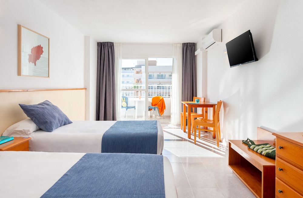 Apartamentos Vibra Tropical Garden — Hotel rooms in Ibiza Town, Balearic Islands