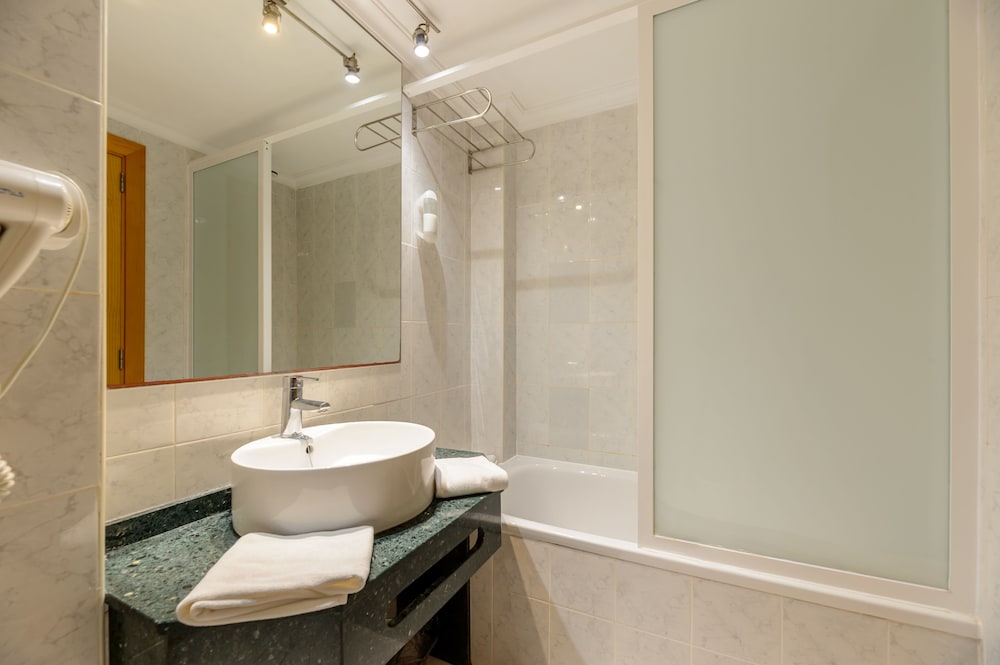 Apartamentos Vibra Tropical Garden — Hotel rooms in Ibiza Town, Balearic Islands
