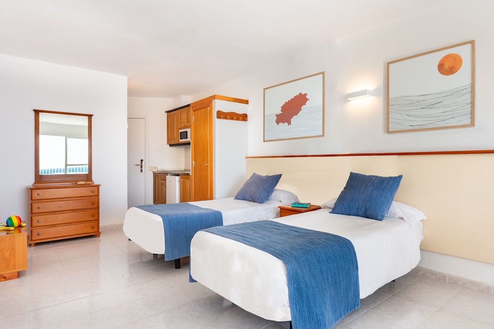 Apartamentos Vibra Tropical Garden — Hotel rooms in Ibiza Town, Balearic Islands