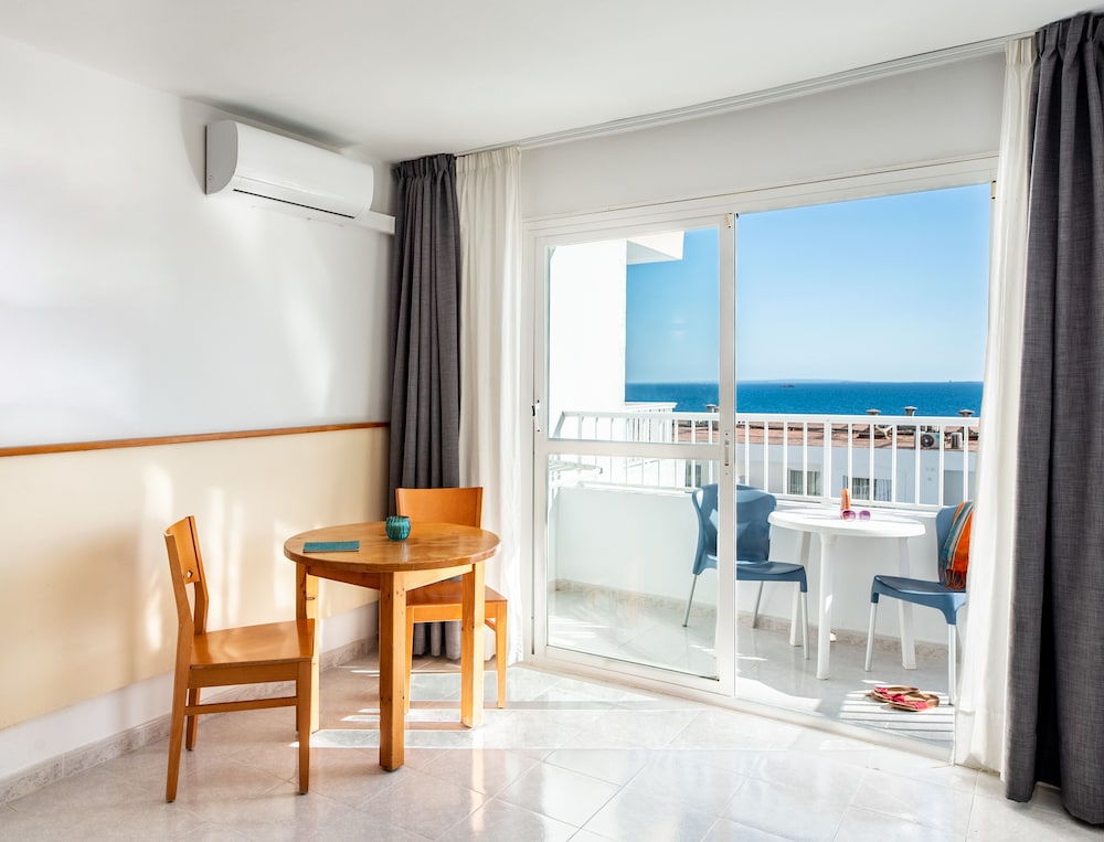Apartamentos Vibra Tropical Garden — Hotel rooms in Ibiza Town, Balearic Islands