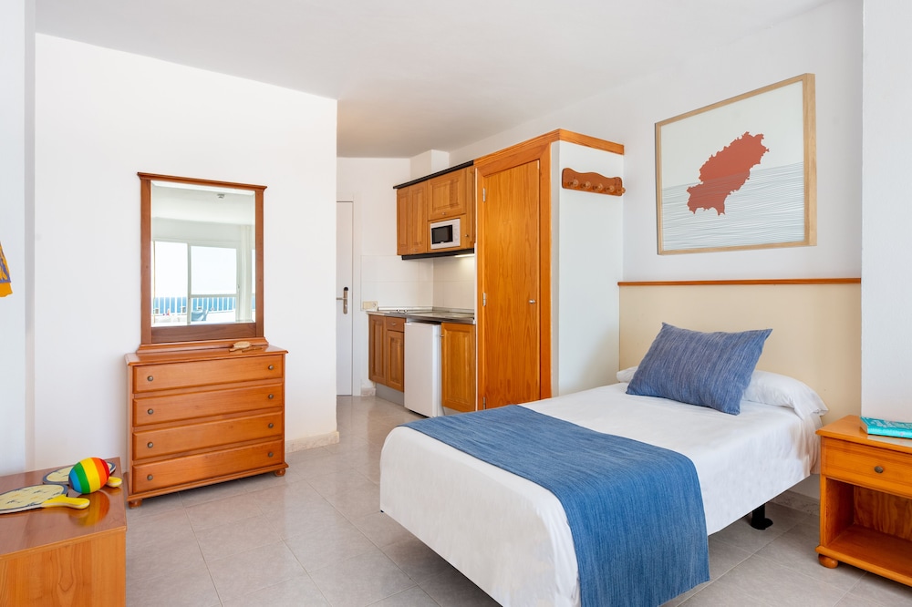 Apartamentos Vibra Tropical Garden — Hotel rooms in Ibiza Town, Balearic Islands