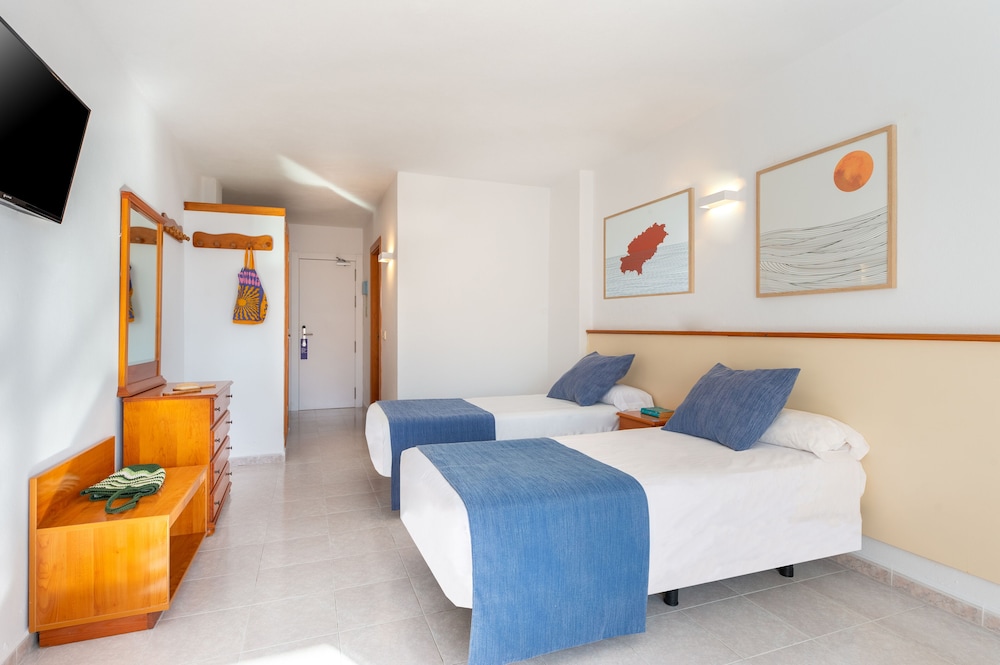 Apartamentos Vibra Tropical Garden — Hotel rooms in Ibiza Town, Balearic Islands