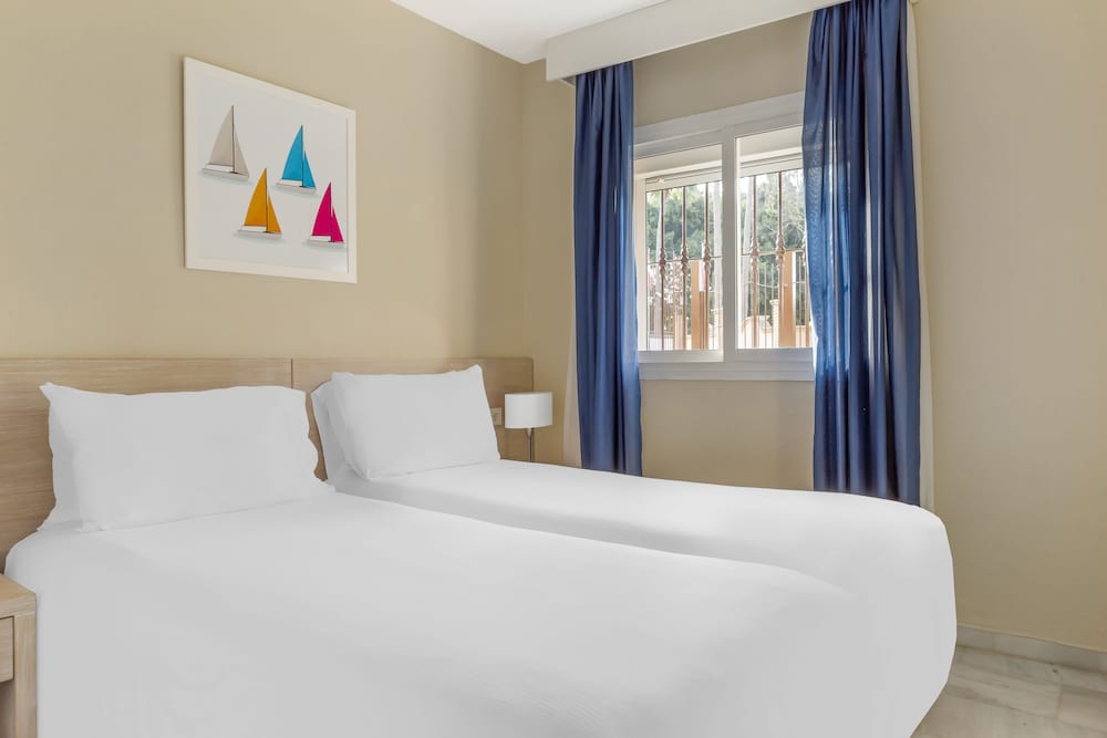 Los Amigos Beach Club — Hotel rooms in Mijas, Andalusia