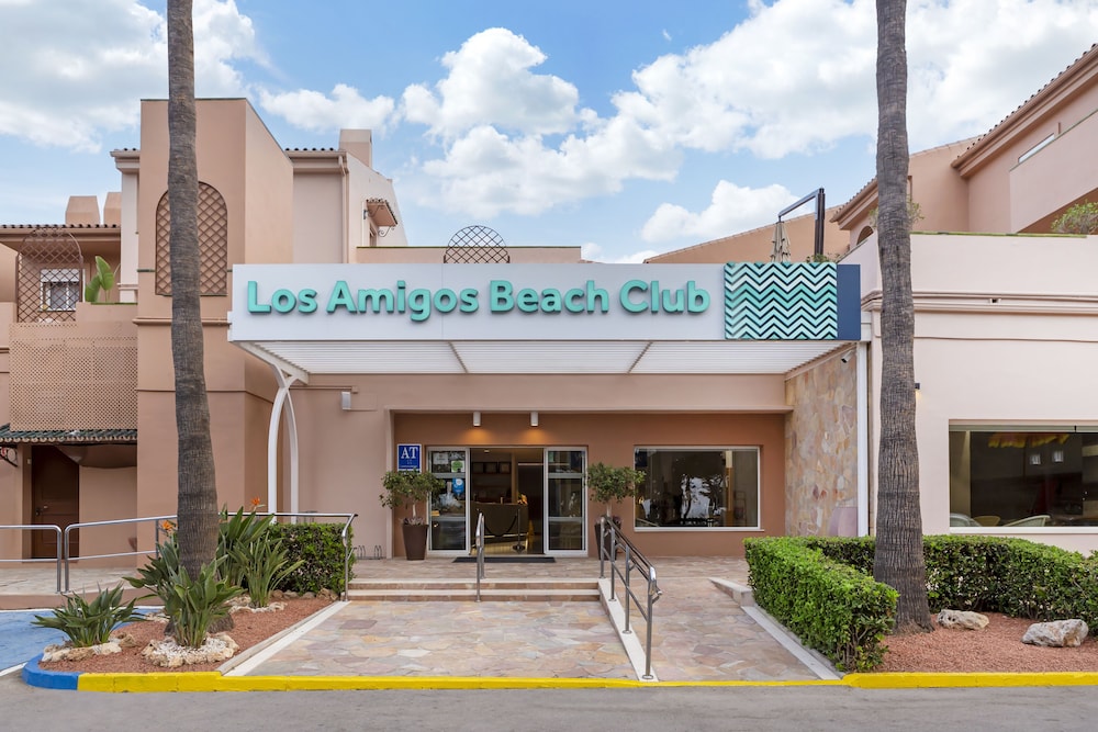 Los Amigos Beach Club — Hotel building in Mijas, Andalusia