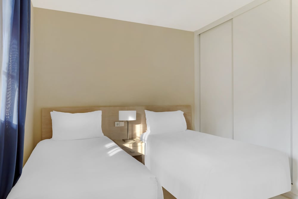 Los Amigos Beach Club — Hotel rooms in Mijas, Andalusia
