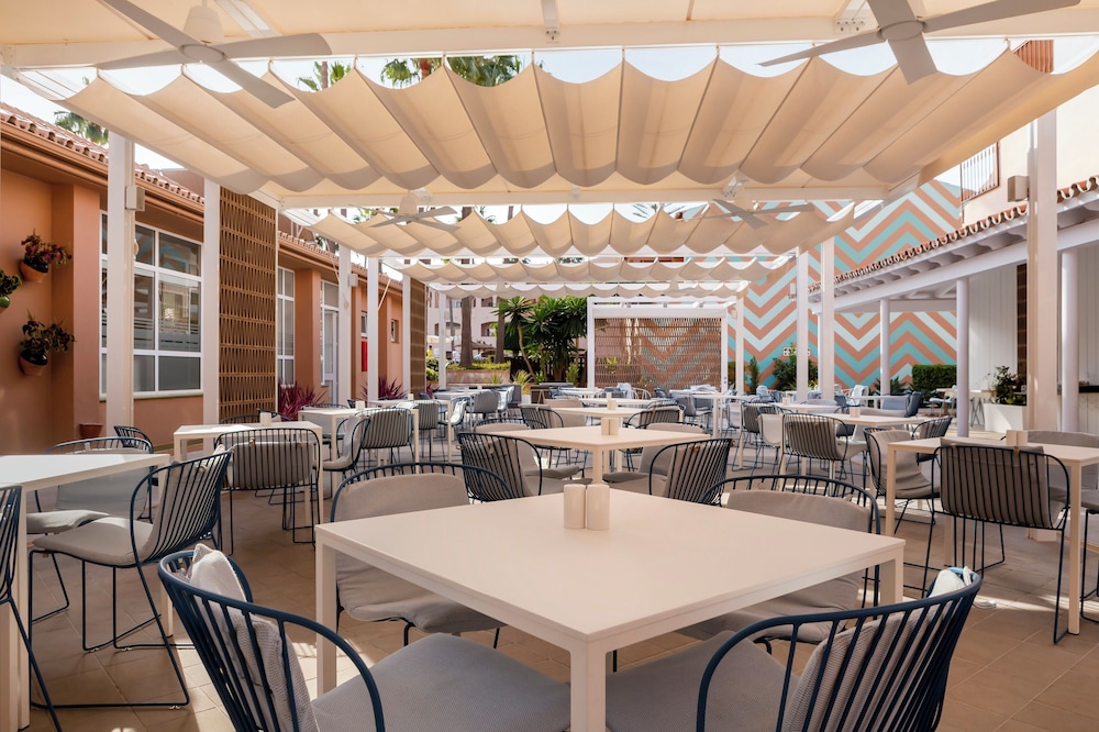 Los Amigos Beach Club — Restaurant & bars in Mijas, Andalusia