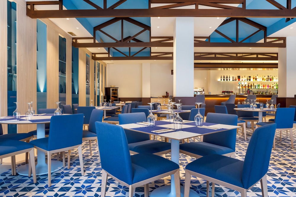 Los Amigos Beach Club — Restaurant & bars in Mijas, Andalusia