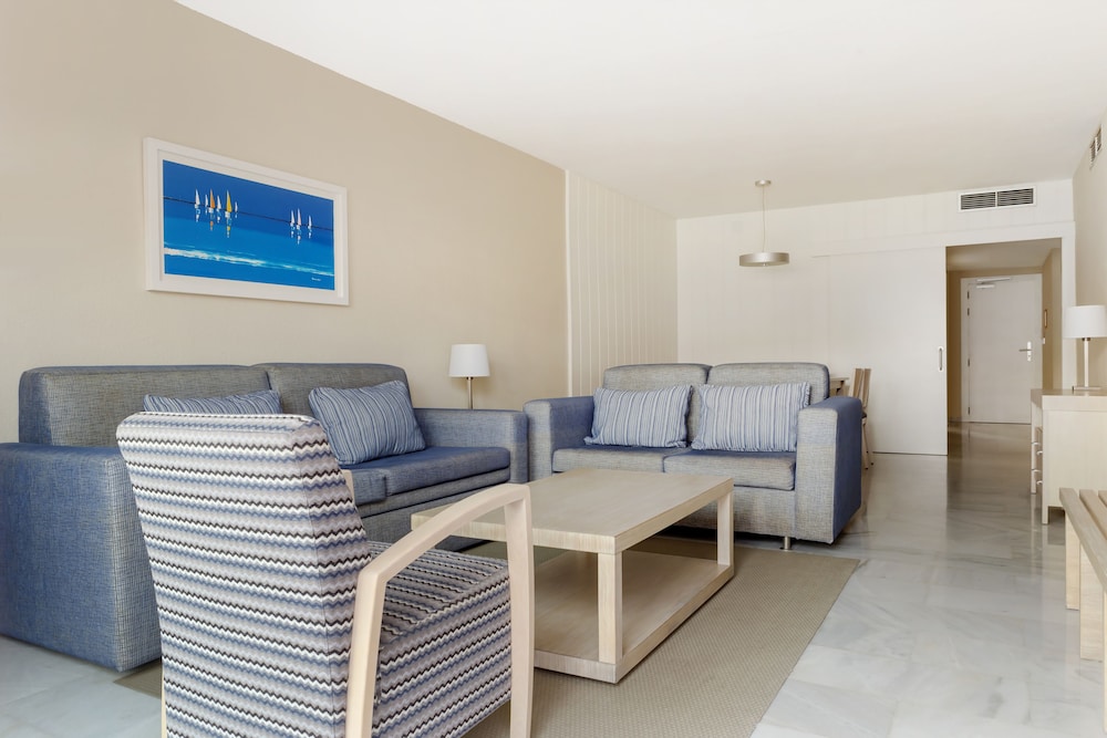 Los Amigos Beach Club — Hotel rooms in Mijas, Andalusia
