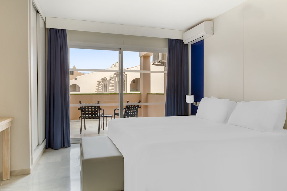 Los Amigos Beach Club — Hotel rooms in Mijas, Andalusia