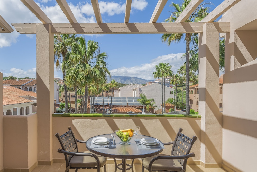 Los Amigos Beach Club — Hotel rooms in Mijas, Andalusia