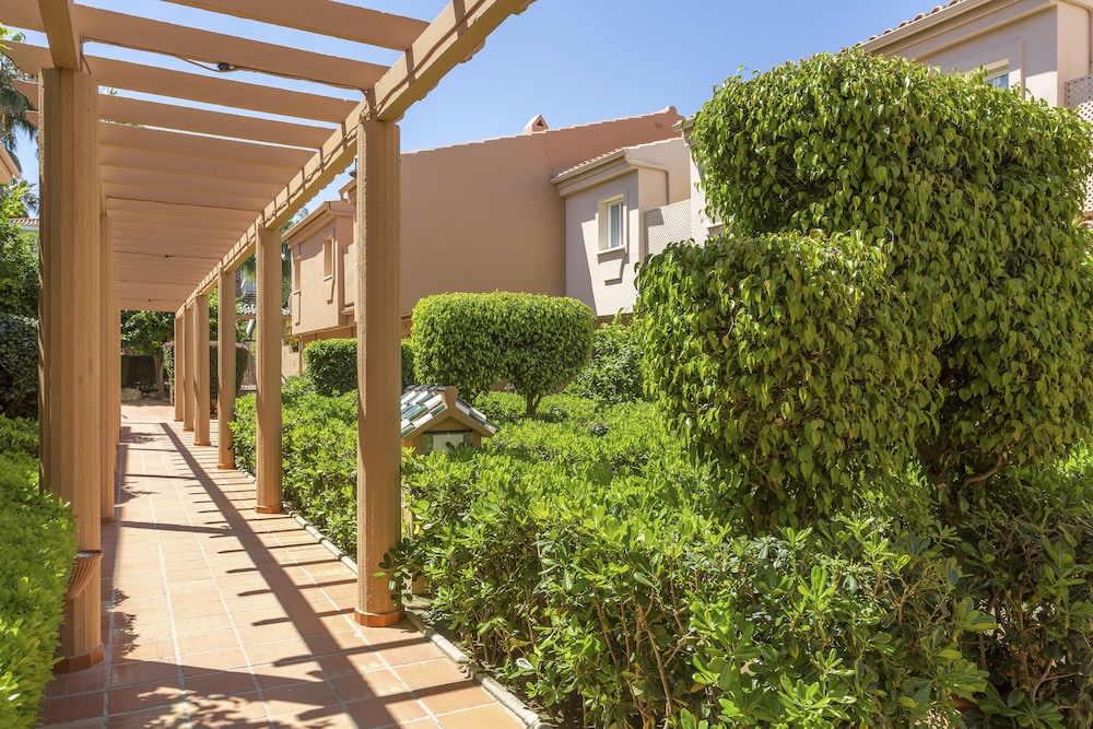 Los Amigos Beach Club — Hotel building in Mijas, Andalusia