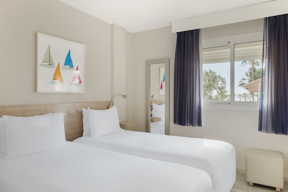 Los Amigos Beach Club — Hotel rooms in Mijas, Andalusia