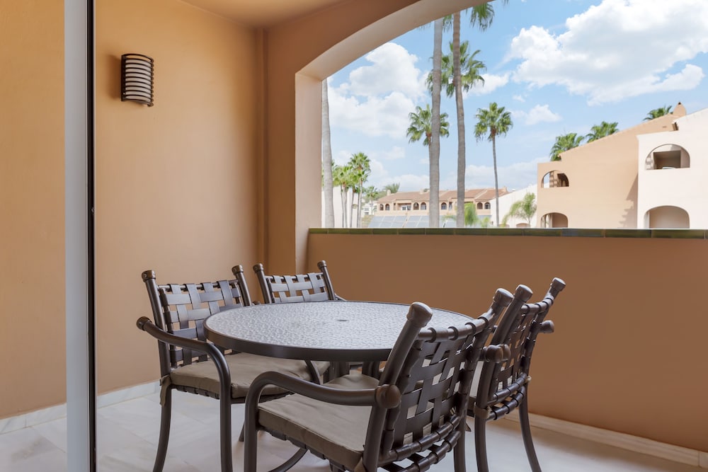 Los Amigos Beach Club — Hotel rooms in Mijas, Andalusia